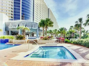 Splash bar and pool/hot tub