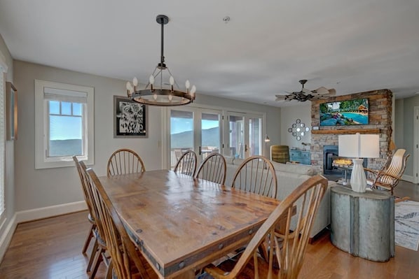 Dining Room--- Large Dining Table 