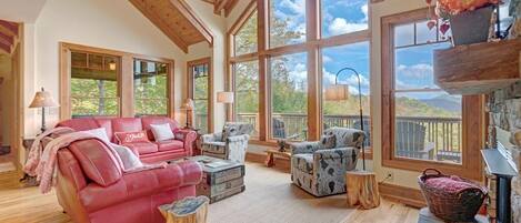 Living Room--- Vaulted Ceilings, Mountain 