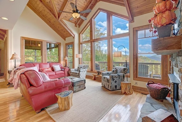Living Room--- Vaulted Ceilings, Mountain 