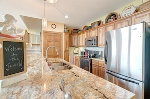 Kitchen--- Welcome to Family's Jewel 