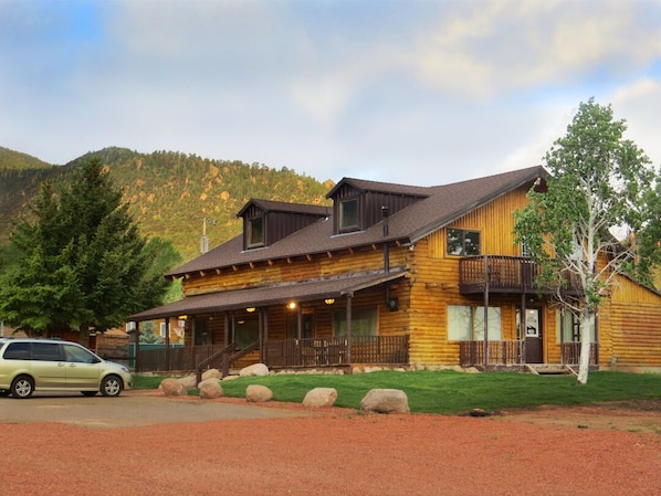 The Pine Valley Lodge