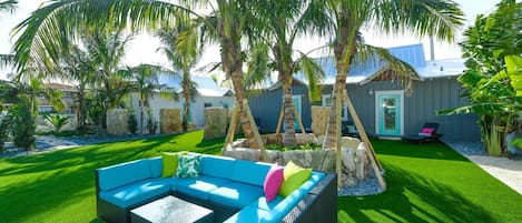 Outdoor Living Room at Islands West Resort, Villa Seashell - AMI Locals