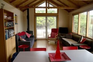 lounge/dining
