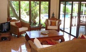LUXURY POOL VILLA - NAIHARN
