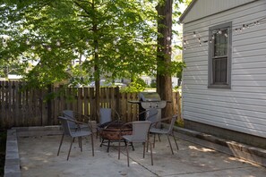 Back patio grill and fire pit