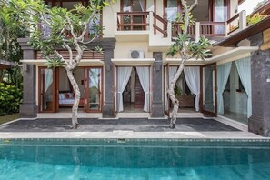 3 Bedroom villa with Jimbaran ocean view