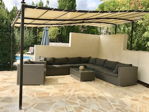 Fantastic, comfortable 'salon de jardin' - aperos anyone ?