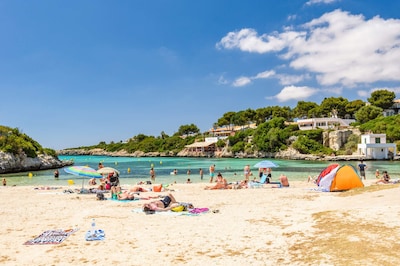 Privater, eingezäunter Pool am Strand, Klimaanlage, Wifi, 6 Personen,