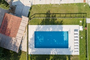 Vert, Bleu, Herbe, Architecture, Arbre, Rectangle, Ligne, Réflexion, Paysage, Complexe Sportif
