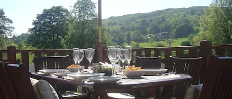 Uninterrupted views to Wansfell from the decking