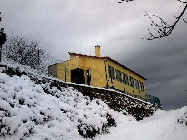 A 1000m de altitude a neve é frequente. 