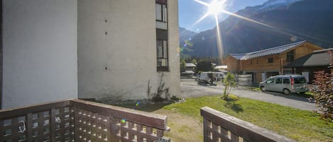 Balcone molto soleggiato al piano terra