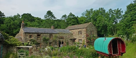 Welcome to Ravenbridge Mill, an idyllic house and extensive grounds.
