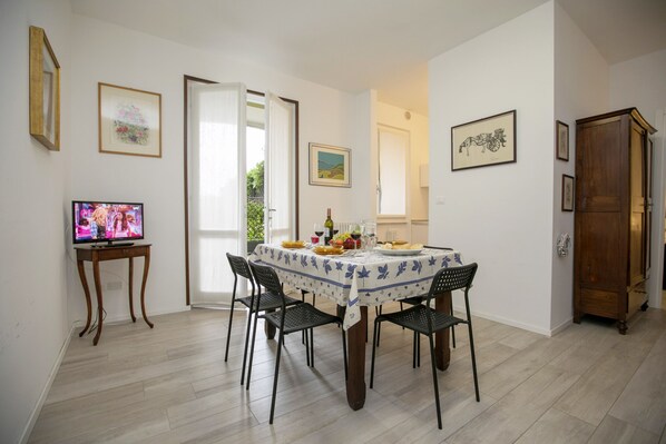 Modern and bright kitchen-dining area