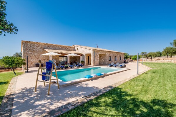 Ländliche Finca auf Mallorca mit Pool und Grill 