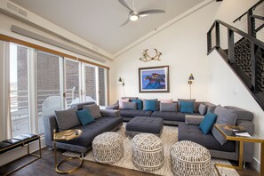 SWP Crestview 507 living room