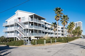 Seascape Orange Beach low rise complex with only a new rentals. You’ll love it.
