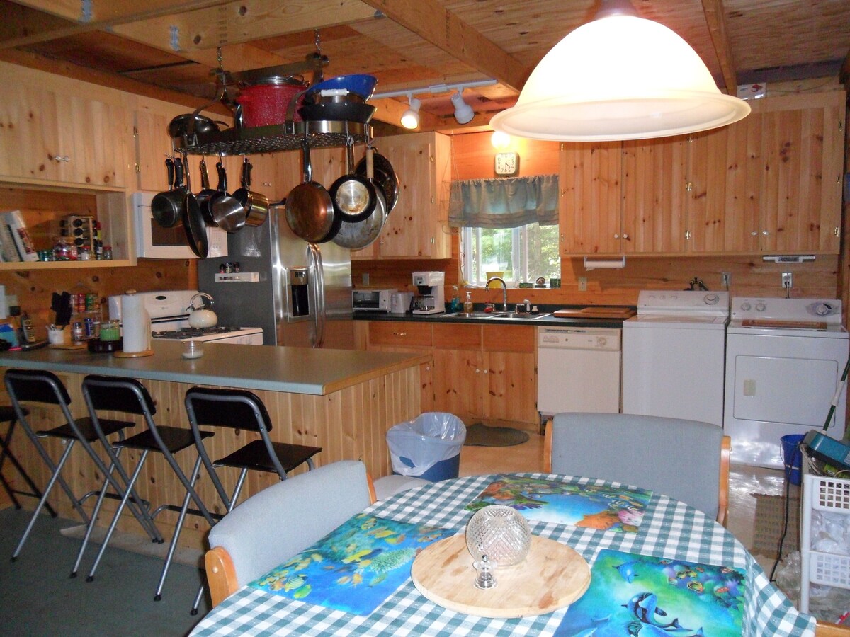 2004 Cottage, Secluded Lakefront on 350 Acres