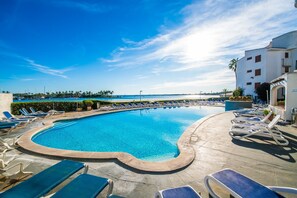 Apartment mit Terrasse, Meerblick und Pool auf Mallorca