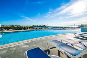 Beachside flat with swimming pool in Alcudia