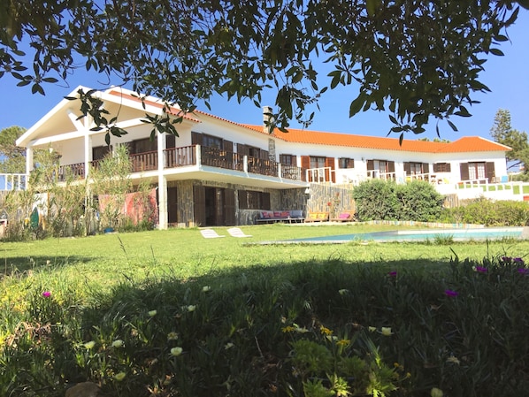 Elemental Ericeira : House;  garden view