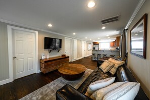 Living Room with Smart TV & Fully Equipped Kitchen