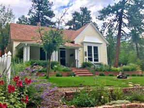 Raphael's Retreat is in Cascade, conveniently located at the base of Pike's Peak