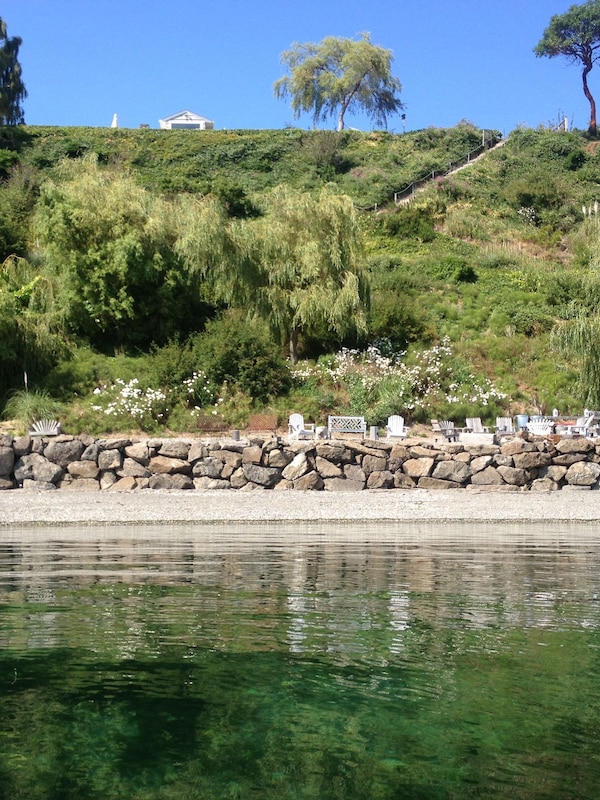 Bulkhead picnic area: hammocks, napping pavilion,sink, fire pit, gas bbq, shower