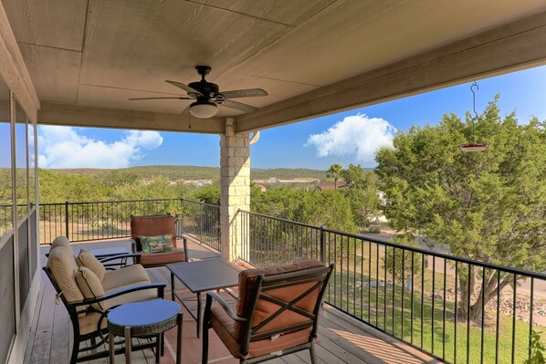 Beautiful lake & hill country views!