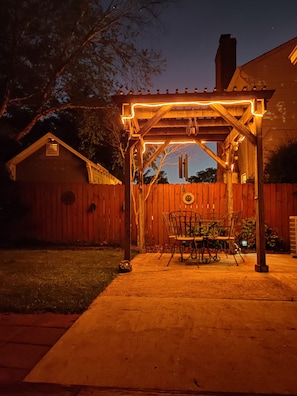 Pergola over backyard seating area on patio