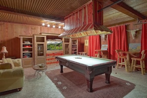 POOL TABLE - GAMES - HIGH DEF FLATSCREEN TV