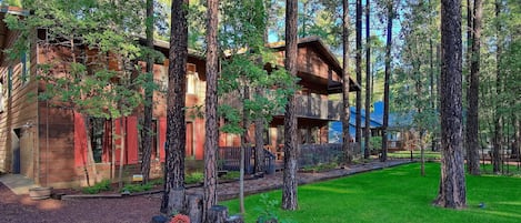 LARGEST VACATION RENTAL CABIN IN PINETOP HAS ROOM FOR EVERYONE IN BEDS!!