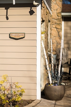 Carriage House parking sign. Entry door located around the corner to the right.