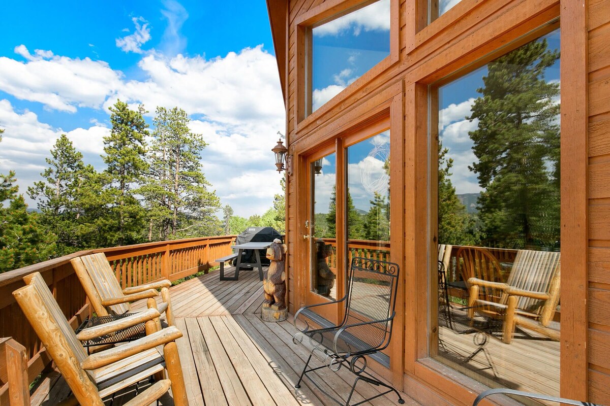 Fabulous Home Backs To Pike National Forest!