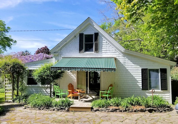 Wonderful patio and deck