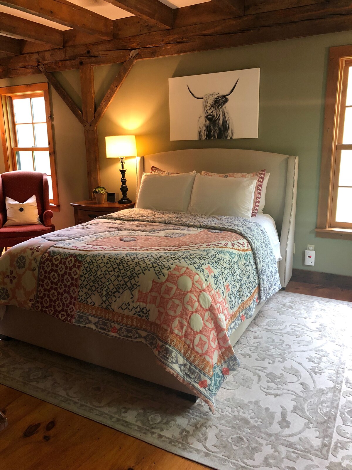 Luxury Post and Beam Barn Set On 10 Acres