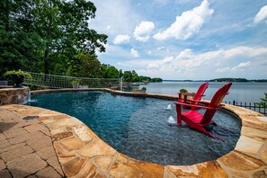 Pool with Tanning ledge