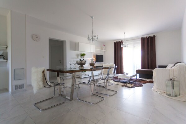 living/dining room