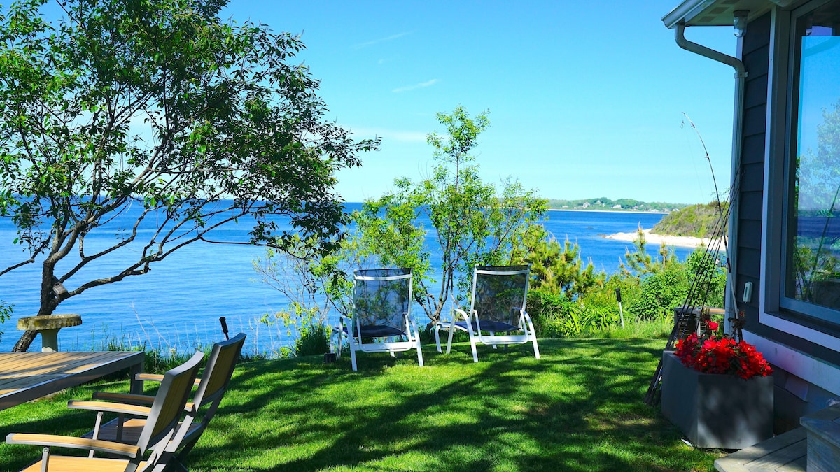 Renovated Waterfront Cottage With Spectacular Views And Private Beach