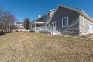 Back of house/covered porch/deck