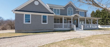 Front of House/circular driveway