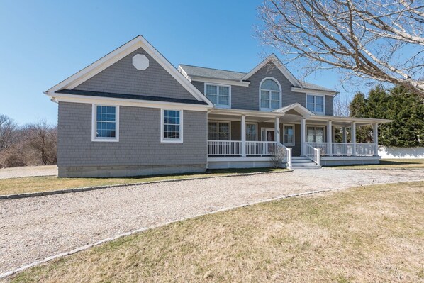 Front of House/circular driveway