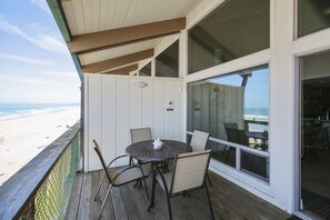 balcony with seating and Gas BBQ