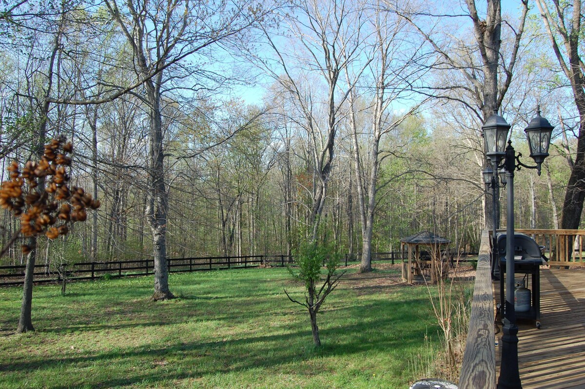 Anna Valley Farm Log Home–1/2 hr to UVA, close to Wineries, fiber internet!