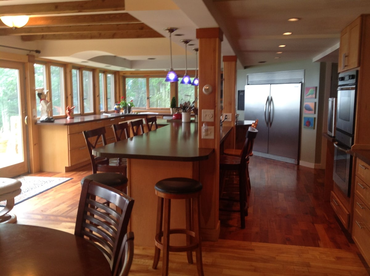 65 miles to Bar Harbor-Acadia National Park Family Reunion Pool Pet Friendly