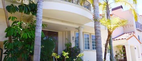 Hermosa Beach Mediterranean villa, lower part guest vacation rental apartment