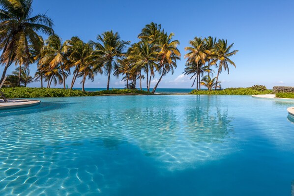 Infinity Pool 