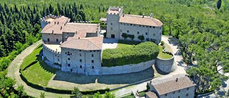 Castello di Montgiove and the guesthouse seen from above. 