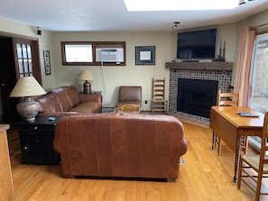 Living/dining area